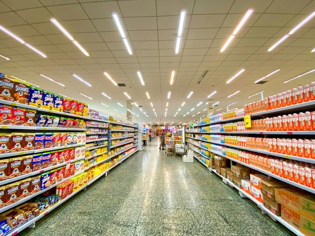De ce să alegi meseria de lucrător comercial: oportunități și avantaje pentru viitorul tău profesional